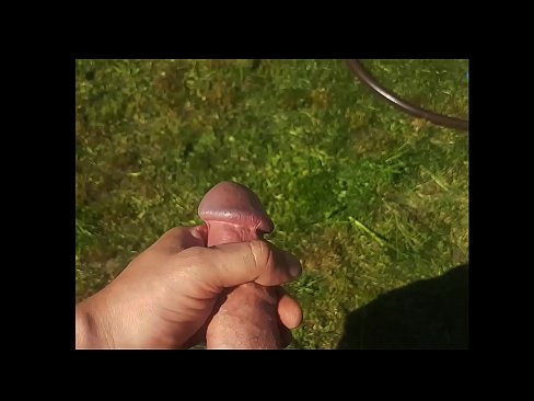 ❤️ Vruća zgodna jebe svoju ružičastu macu i svršava špricom u ljetnoj bašti ☑ Porno fb kod nas ☑